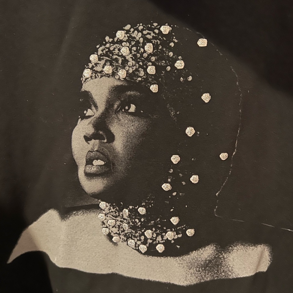 Lizzo Special Tour Black Graphic Hoodie with Artist Portrait Size Large - Picture 2 of 6